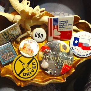 1990s lot a vintage pinbacks~nice collection